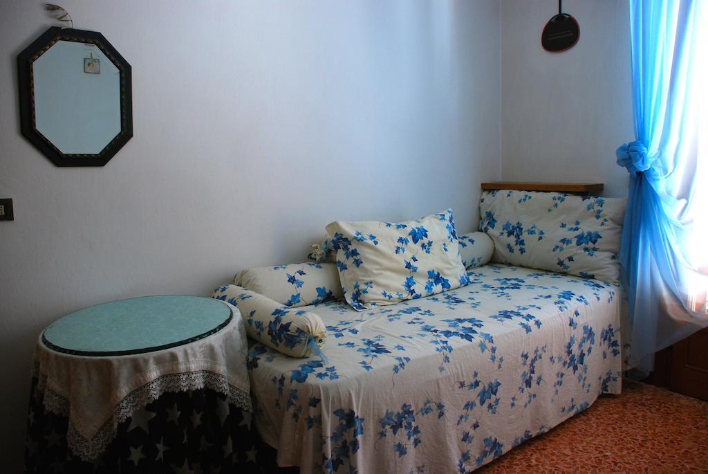 למפורקיו Bed And Breakfast Il Girasole חדר תמונה