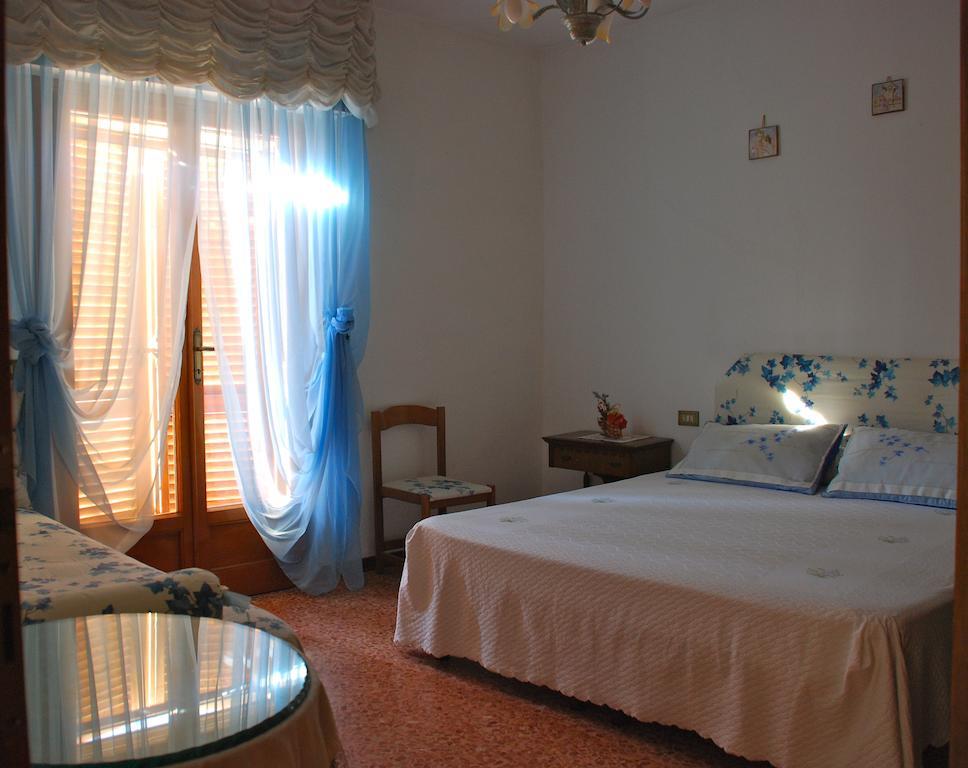 למפורקיו Bed And Breakfast Il Girasole חדר תמונה